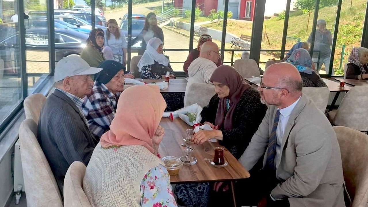 MÜSİAD Trabzon'dan huzurevine Aşure Günü ziyareti