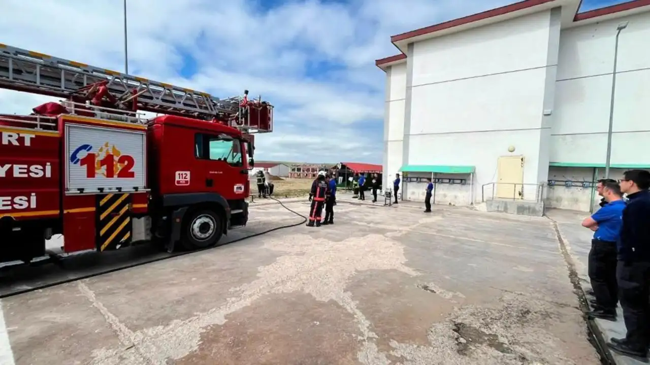 Bayburt Açık Cezaevi'nde habersiz yangın tatbikatı! Ekipler tam not aldı