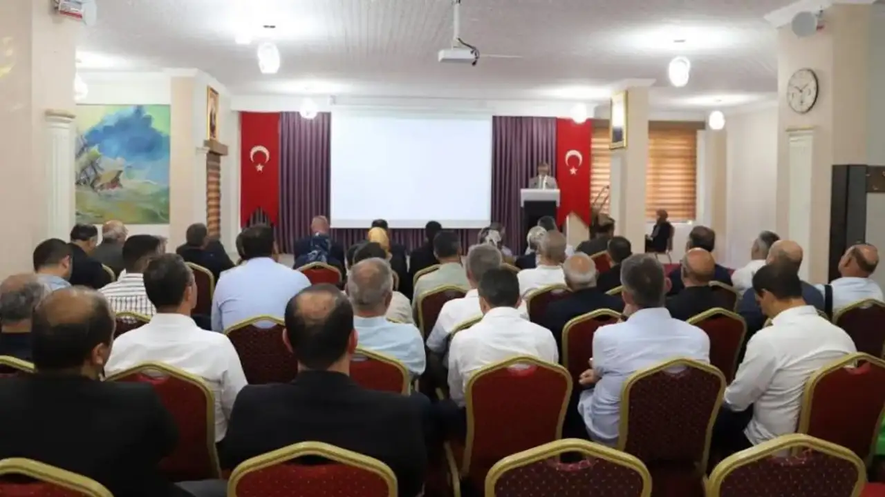 Bayburt'ta okul müdürleri yıl sonu toplantısında bir araya geldi