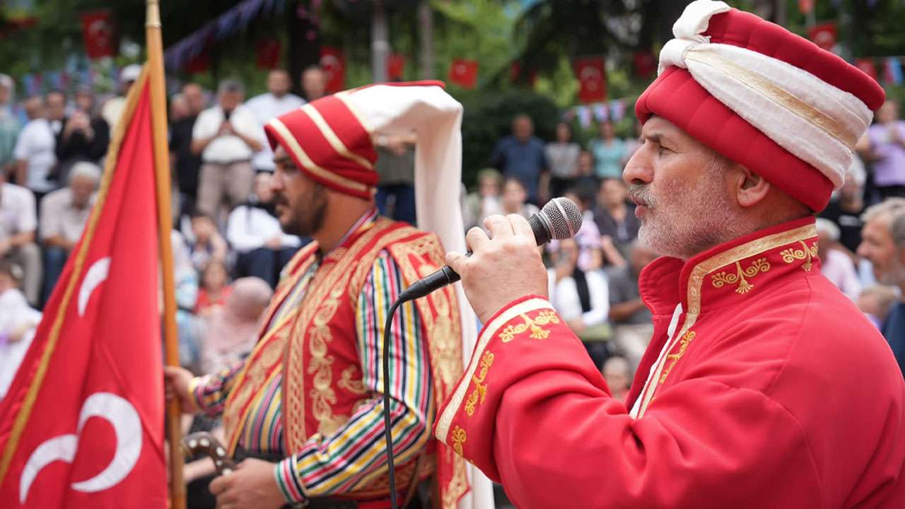Meydan Parkı'nda mehter coşkusu! Osmanlı marşları yankılanıyor