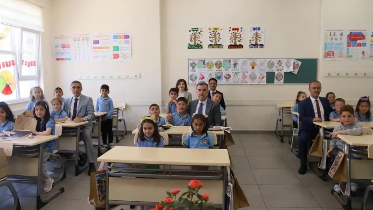 Bayburt'ta 14 bin 537 öğrenci karne heyecanı yaşadı