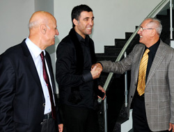 Hakan'dan Trabzonspor'a ziyaret