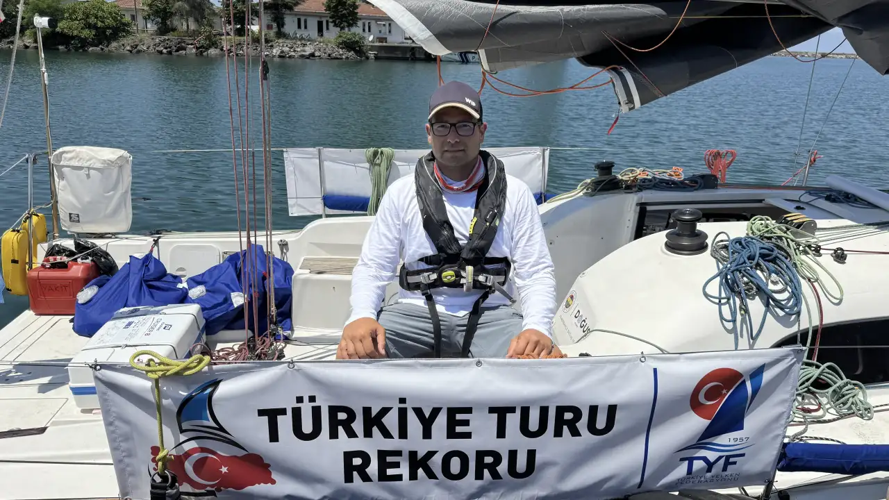 Doğukan Kandemir, Solo Türkiye Turu Rekoru için Hopa'dan yelken açtı