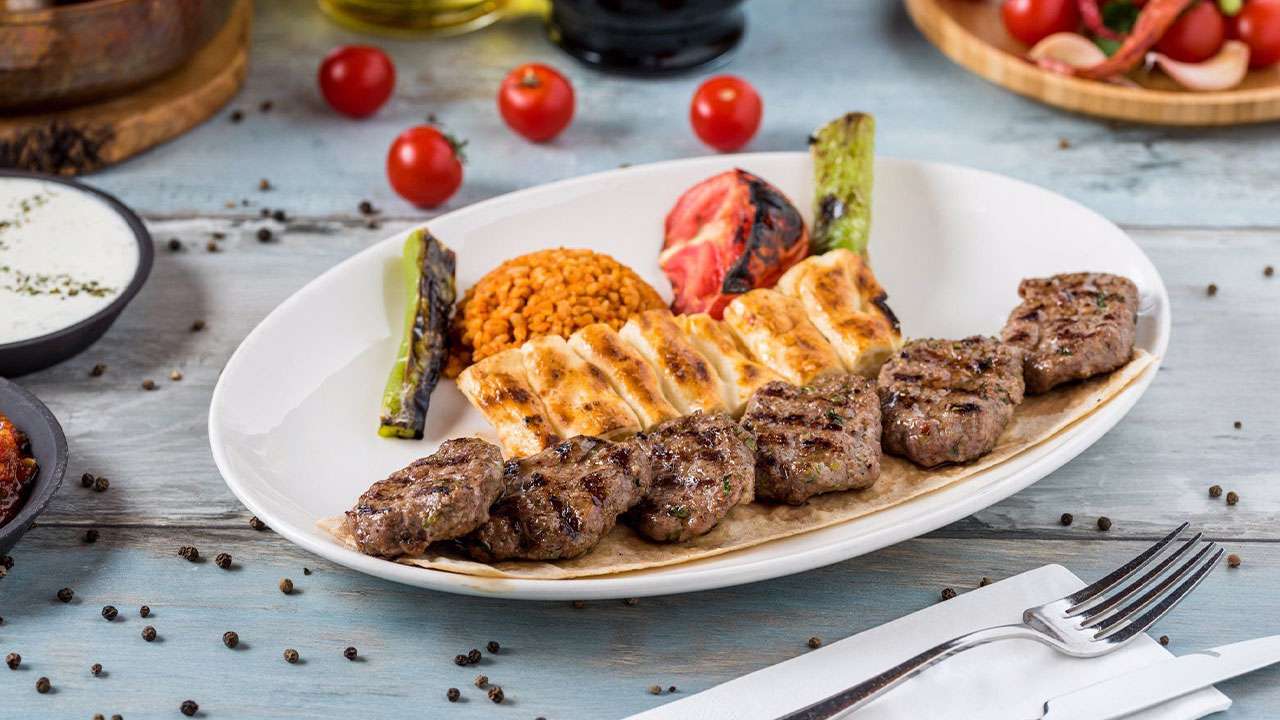 Trabzon’da yemek tarifeleri güncellendi: Köfte, pide ve ana yemek fiyatları arttı