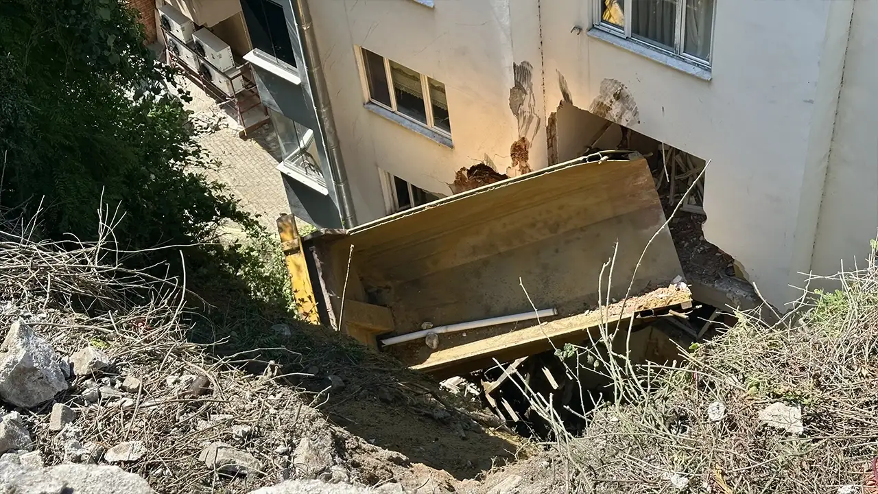 Giresun'da kontrolden çıkan kamyon apartmana çarptı: 2 kişi yaralandı