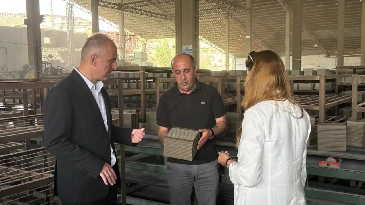 Bayburt'ta tuğla fabrikasına çevre denetimi yapıldı