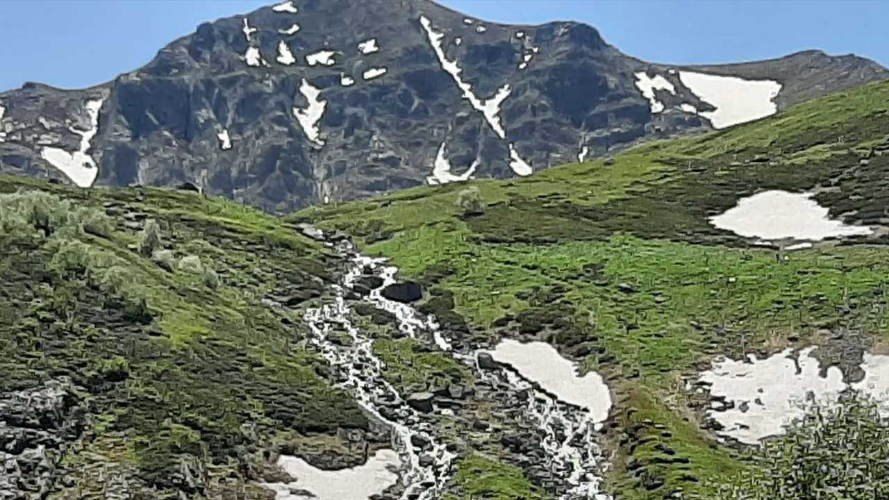 Trabzon ve Bayburt'u bağlayan Demirkapı Yedigöller yolu ulaşıma açıldı