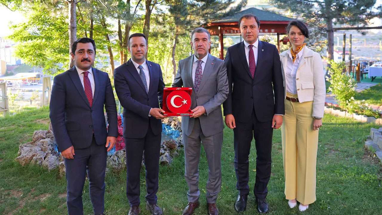 Bayburt’ta tayini çıkan yöneticilere veda programı düzenlendi