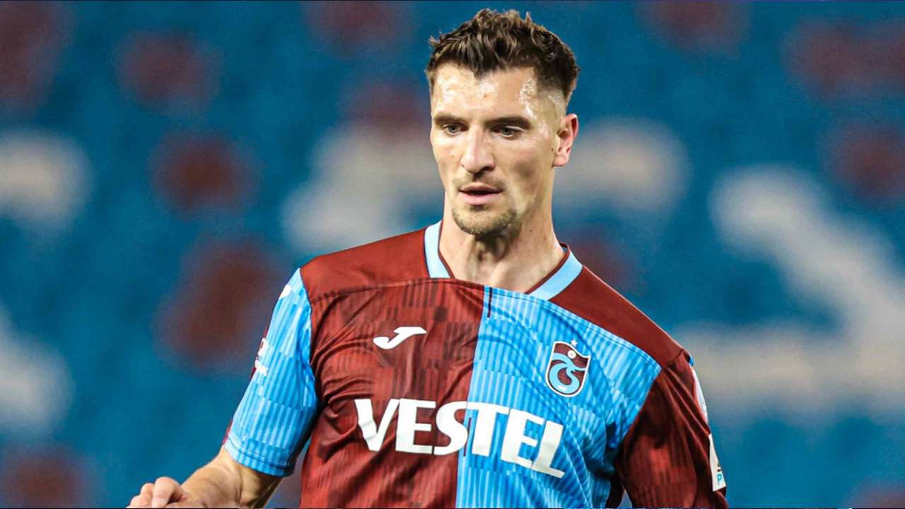 Trabzonspor’un eski oyuncusuna Premier Lig’den kanca