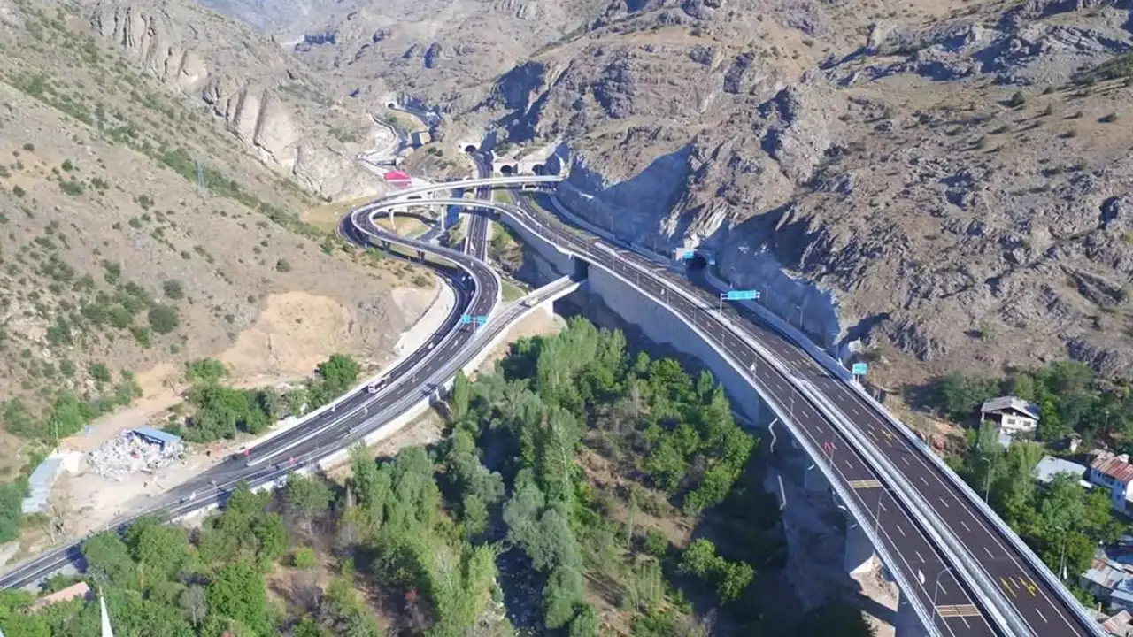 Trabzon-Gümüşhane yolunda tünel çalışması! Sürücüler dikkat