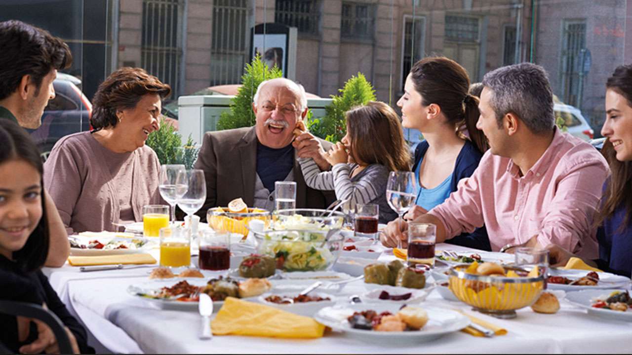 Aile sofralarının yeni misafiri sessizlik