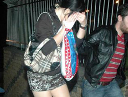 Striptiz klubüne fuhuş operasyonu