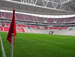 Vali T. Telekom Arena'yı gezdi