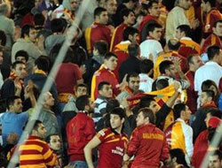 Taraftar: "Adnan Polat İstifa!"