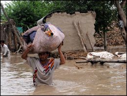 Şiddetli yağış: 128 ölü