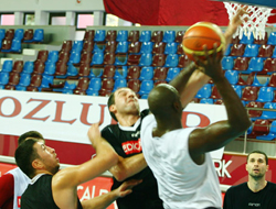 Dragojlovic göz doldurdu.