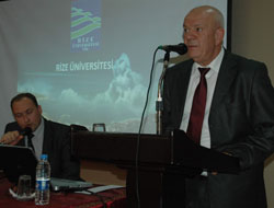 Rizede konferansta tercüman krizi