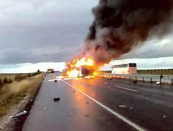 Otoyolda yangın: 3 ölü, 20 yaralı