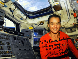 Uzaydan Emine Erdoğan'a