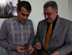 Güneş'e Sürmene bıçağı hediyesi