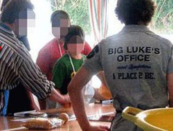 ''Türksün tuvalete giremezsin''