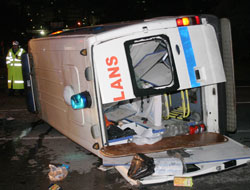 Ambulans kaza yaptı: 5 yaralı