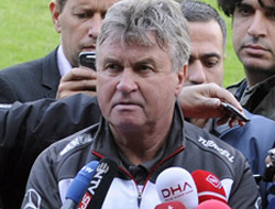 Chelsea'de Hiddink sesleri