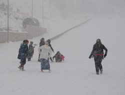 Doğu kar ve tipiye teslim oldu