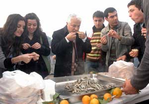 Trabzon'da 1.5 ton hamsi tüketildi