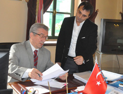 Şener'in listesi Divan'a verildi