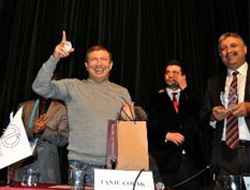 Bu sefer Tanju Çolak yumurta attı