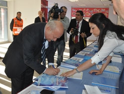 Sadri Şener kongre salonunda