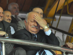 Sadri Şener kahkahaya boğuldu