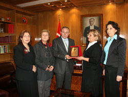 Türk annelerinden Kızılcık ziyareti