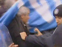 DİSK üyelerine polis copu!