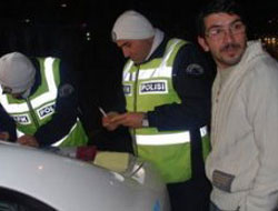 Fıkraları aratmayan trafik kontrolü