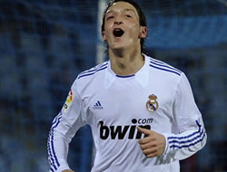 Mesut attı Real Madrid kazandı