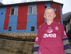 Fanatik TS'linin evi de bordo-mavi