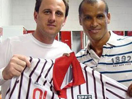 Rivaldo Rivaldo'yu kiraladı!