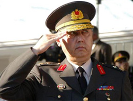 Şehit babası generale şişe fırlattı