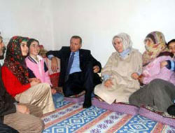 Erdoğan 11 çocuklu eve girdi!