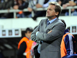 Schuster tribüne gönderildi