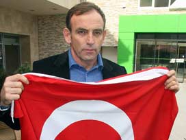 Türk bayrağı hayatını kurtardı!