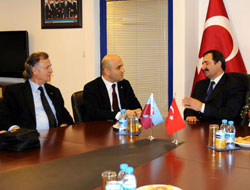 Renk sarı-kırmızı gönül bordomavi