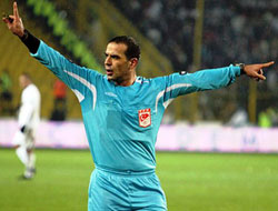 Devre arası Gezer'e fırça