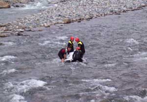 Otomobil Porsuk çayına uçtu:3 ölü