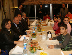 Vali Kızılcık'tan öğrencilere ziyafet