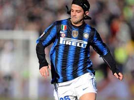 İnterli Chivu yumruk atınca...!