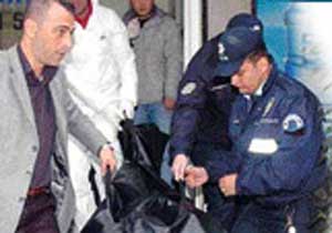 Çaykara'da otomobilde ceset!