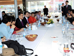 Güneş'ten Koreli basına yemek